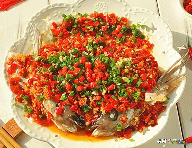 鱼头剁椒鱼头_家常鱼头做法剁椒怎么做_剁椒鱼头的家常做法