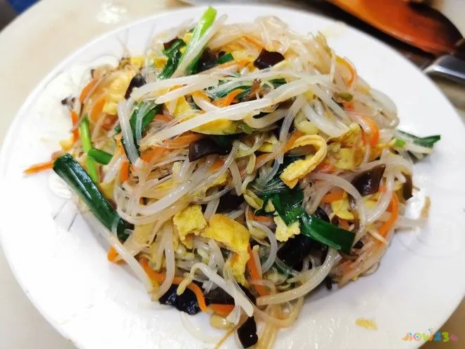 家常速炒_云南小吃炒米线家常_鲜冬笋炒回锅肉的家常做法