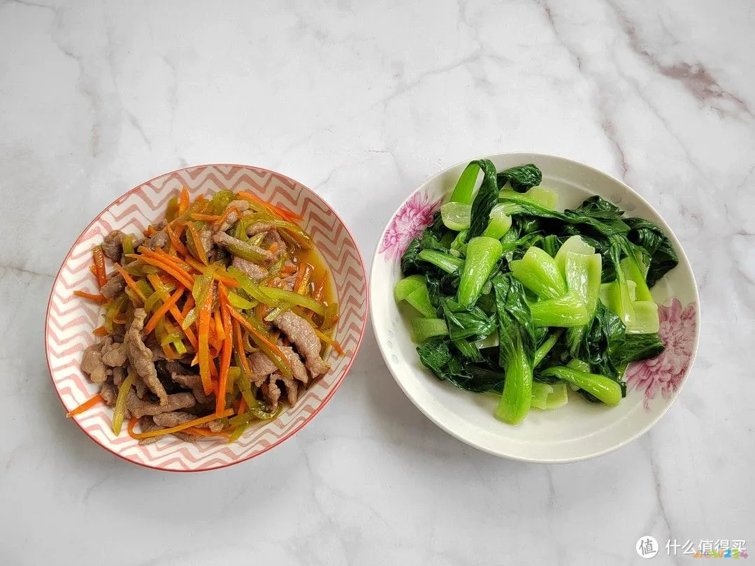 公公住院后，江西女子每天送饭，被病友吐槽真寒酸，婆婆：别送了