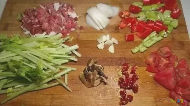 脑浊乐队 碎肉拌面 吉他谱_碎肉拌面的家常做法_兰州菜拌面的家常做法