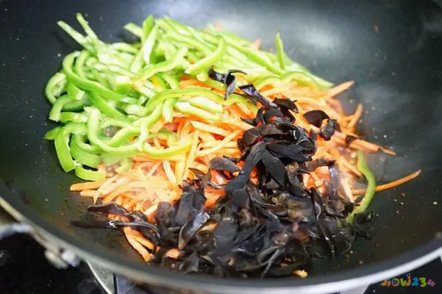 鸡蛋家常做法鱼香肉丝视频_鱼香鸡蛋的家常做法_鸡蛋做鱼的方法