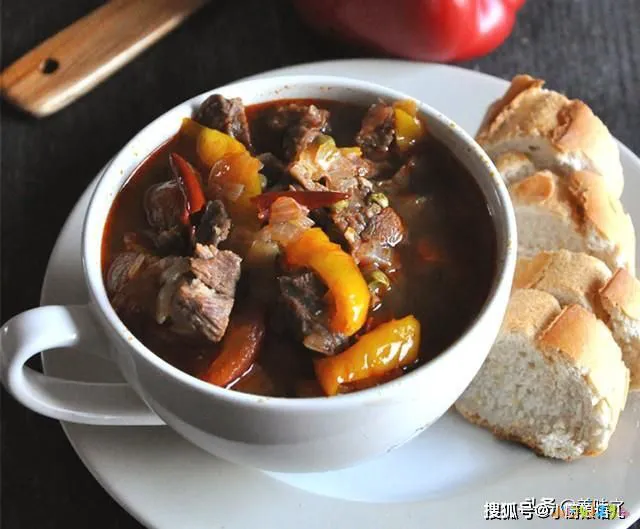 土豆蕃茄炖牛肉家常做法_炖牛肉的家常做法_番茄炖牛肉家常做法