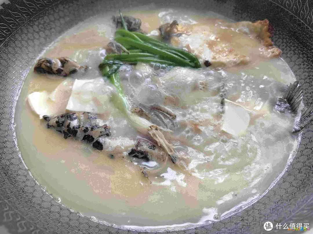 公公住院后，江西女子每天送饭，被病友吐槽真寒酸，婆婆：别送了