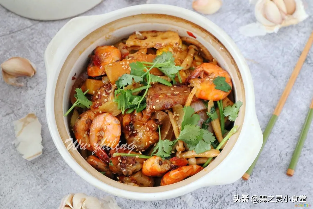 家常排骨火锅怎么做好吃_排骨火锅的家常做法_自制素菜火锅做法家常做法