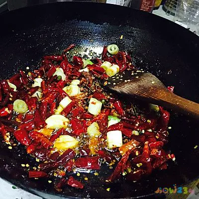 水果辣酱的家常做法_家常自制香辣酱的做法_家常辣酱炒鱿鱼做法