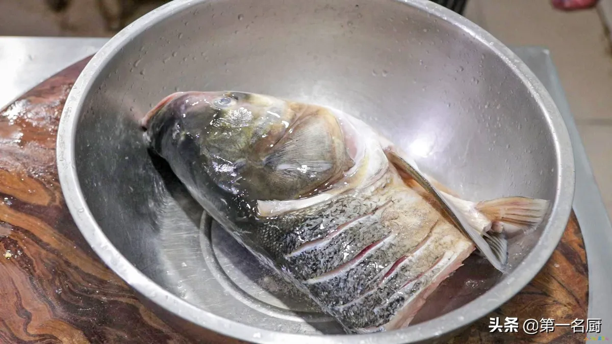 家常鱼头做法剁椒怎么做_鱼头怎么做好吃剁椒鱼_剁椒鱼头的家常做法