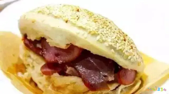 白菜家常做法焖饼视频_白菜家常做法焖饼怎么做_白菜焖饼的家常做法