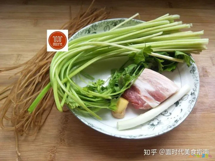 羊肉炒芹菜粉条的做法_肉炒粉条的家常做法_芹菜炒粉条的家常做法