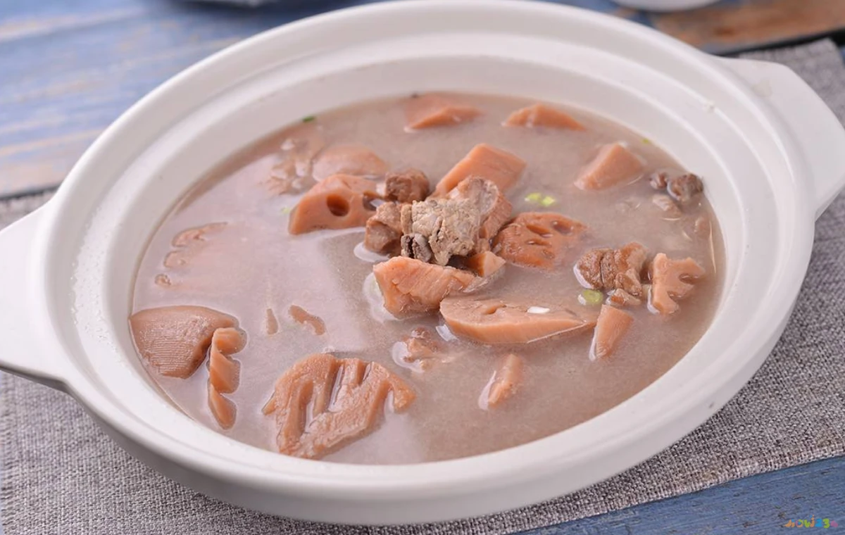 排骨炖藕的家常做法_炖排骨藕的做法大全_炖排骨藕家常做法大全