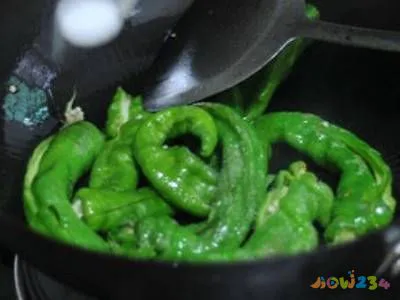 茄子炒肉末的家常做法_蒜香味纸包鱼正宗做法_茄子煲的正宗做法