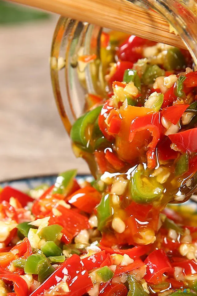 家常自制香辣酱的做法_辣酱炒鱿鱼的家常做法_家常蒜蓉辣酱的做法