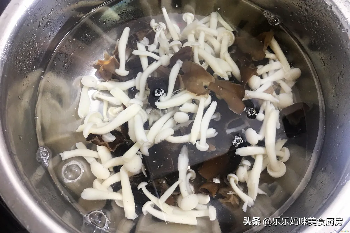 白雪菇的家常做法_肉炒菇的家常做法_凉拌菇的做法大全家常