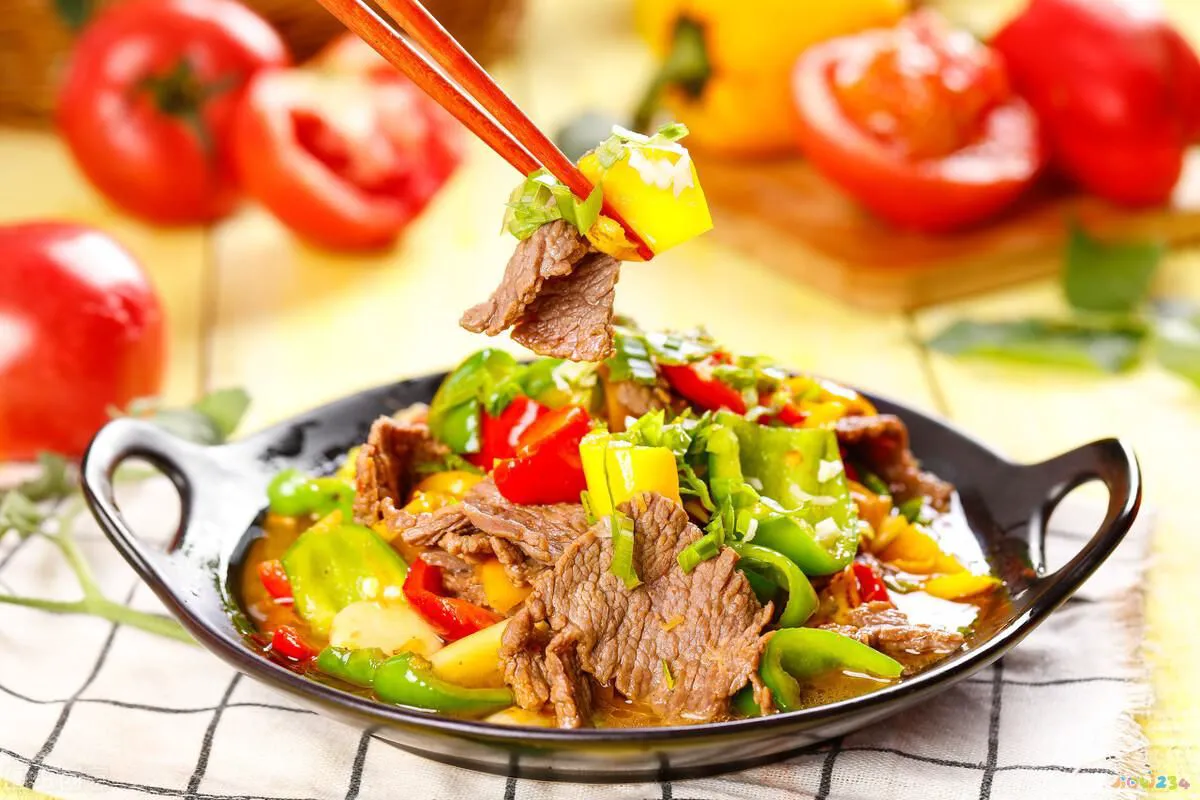 盐菜回锅肉的家常做法_家常美食07名师快手私房菜_好吃的家常菜