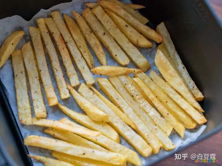 炸红薯条的家常做法_炸白薯条做法_炸薯条的家常做法