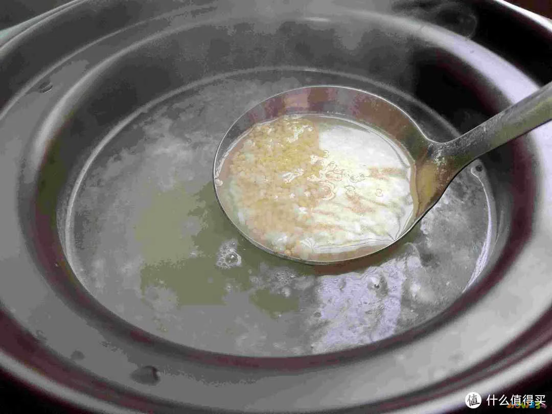 公公住院后，江西女子每天送饭，被病友吐槽真寒酸，婆婆：别送了