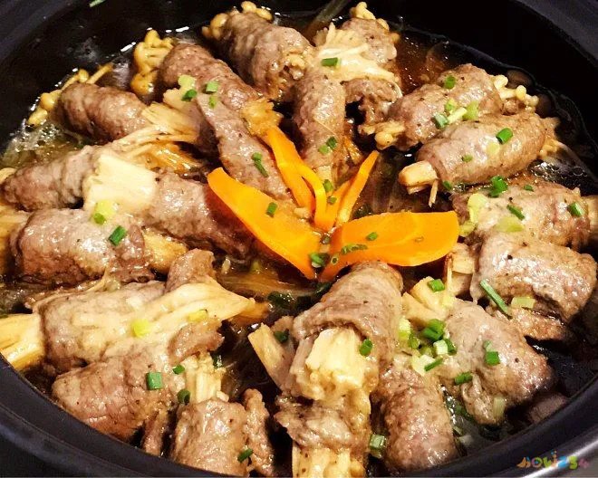 3步塔吉锅金针肥牛卷