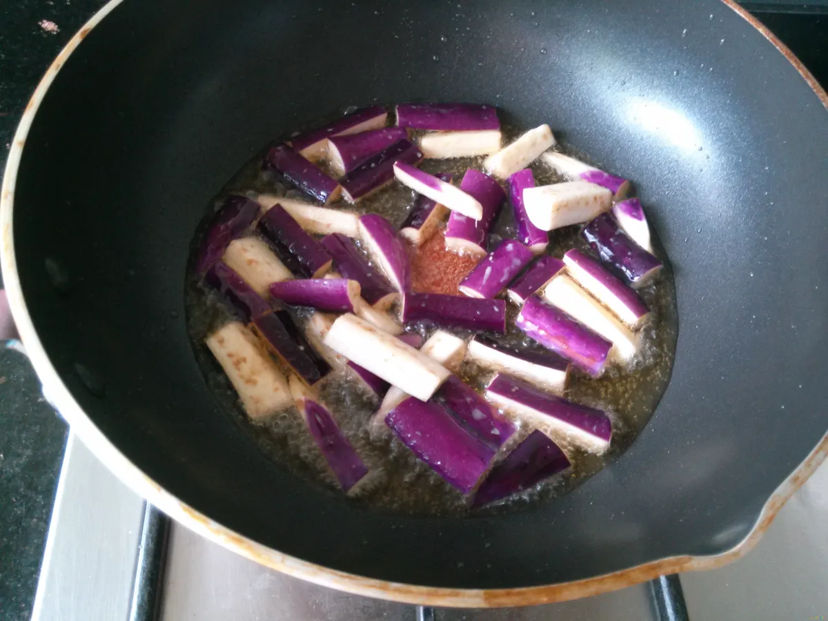 茄子家常做法_红烧茄子的家常做法视频_红烧茄子的家常做法 正宗的做法