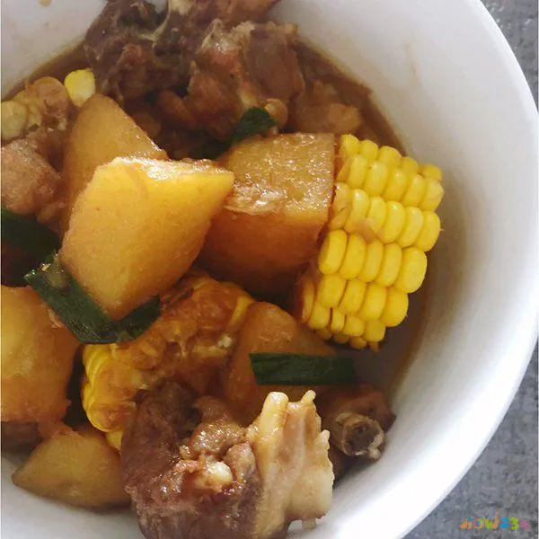 炖排骨汤的家常做法_排骨炖玉米粒做法大全家常_排骨炖豆角家常做法