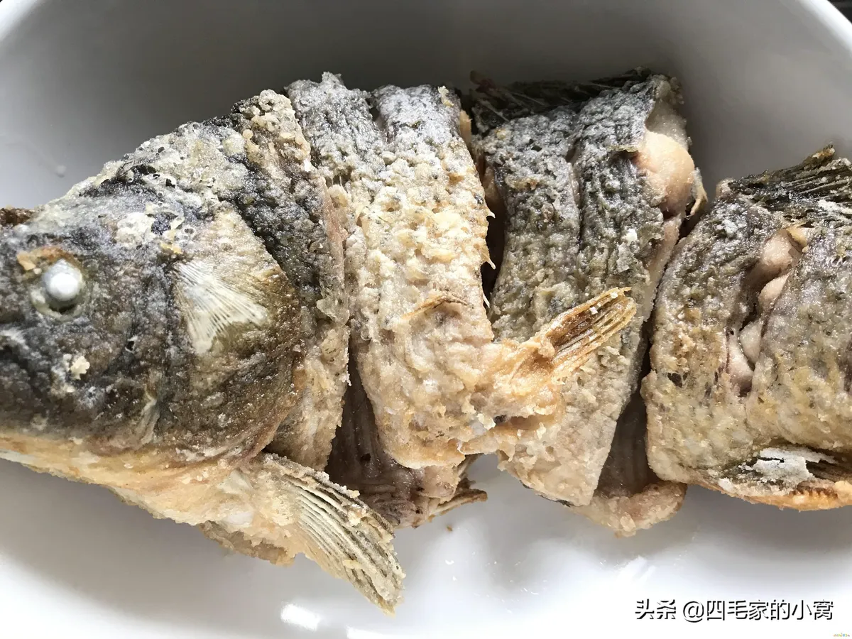 家常炖鲤鱼的做法_炖鲤鱼家常做法大全_排骨炖鲤鱼家常做法