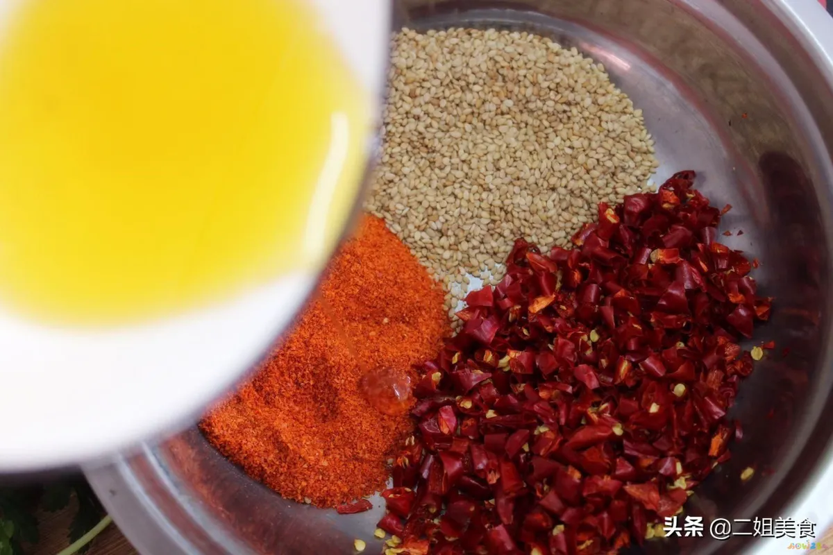 腌青辣椒家常做法_油腌辣椒的家常做法_辣椒油的家常做法