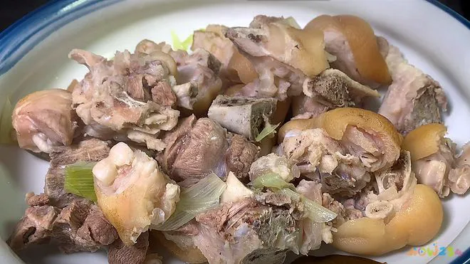 红烧鸡爪家常做法_红烧鸡爪家常做法大全_家常红烧肉的做法拌面的做法