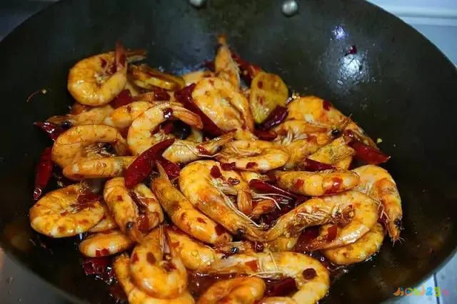 家常干锅虾的做法_家常干锅虾鸡爪的做法_干锅香辣虾的家常做法