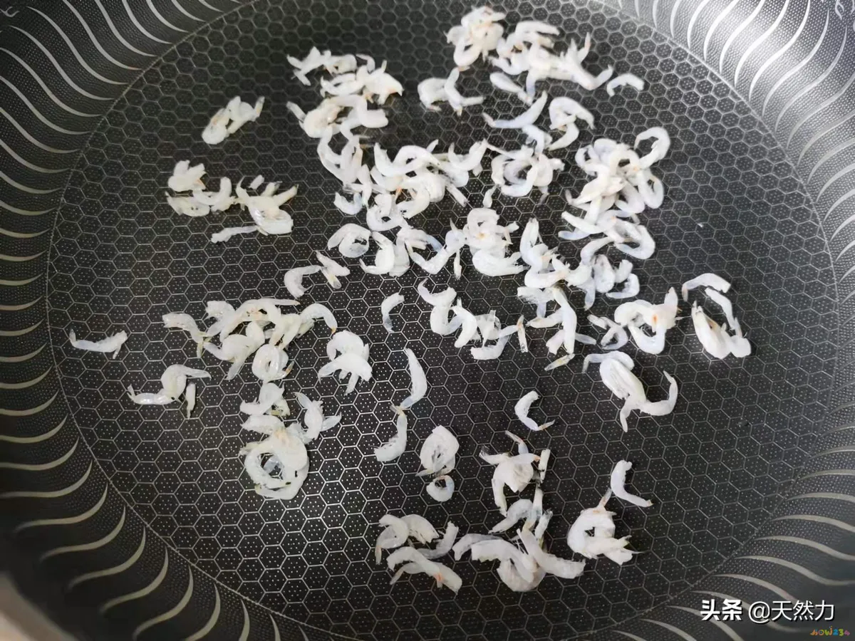 排骨白萝卜煲汤的做法（家常老火靓汤之萝卜排骨汤）