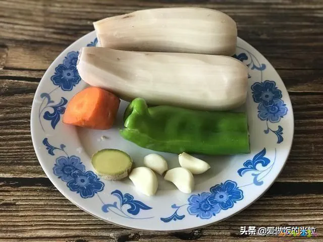 清炒藕片做法简单(家常素菜清炒藕片)(1)