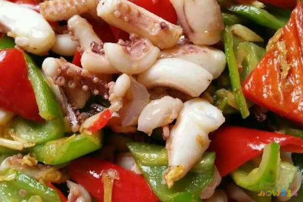 汕头鱿鱼炒韭菜的做法_家常鱿鱼炒韭菜的做法_鱿鱼炒韭菜的家常做法