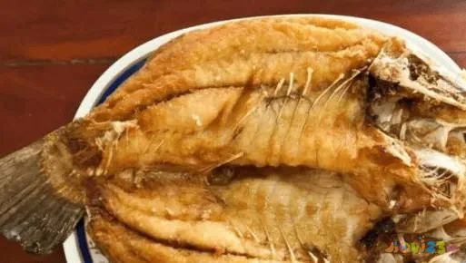 淋炸鲫鱼的家常做法_淋炸鱼的做法_鳞炸鱼小鲫鱼做法