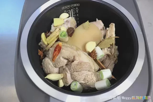 家常炖肘子_怎样炖肘子色香味俱全_家庭炖肘子