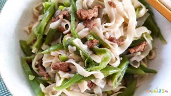 焖饼丝的家常做法_闷饼丝的家常做法_家常闷饼的方法