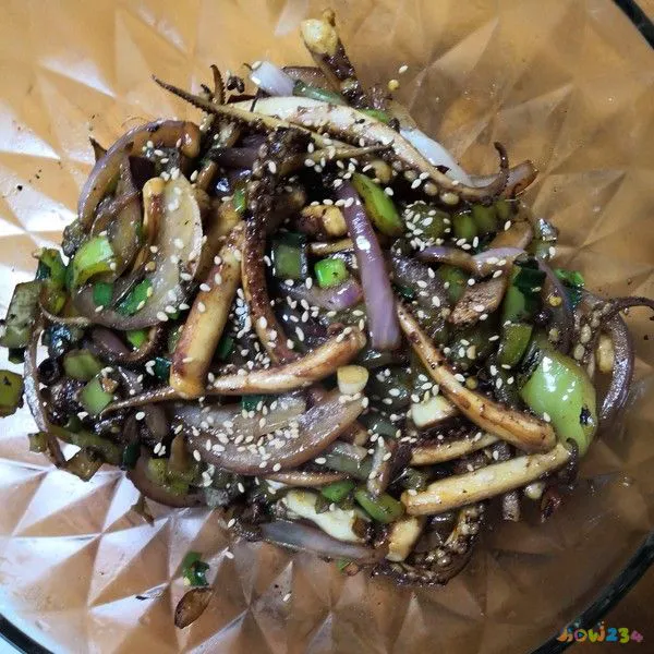 鱿鱼花的做法大全家常_芹菜炒鲜鱿鱼的家常做法_鲜鱿鱼的做法大全家常