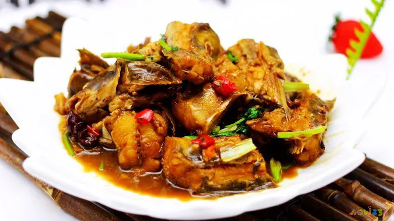 家常清蒸鲶鱼的做法_清蒸鲶鱼的家常做法_家常做法清蒸鲶鱼窍门