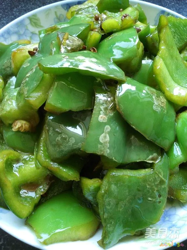 鱿鱼炒韭菜的做法大全_家常鱿鱼炒韭菜的做法_汕头鱿鱼炒韭菜的做法