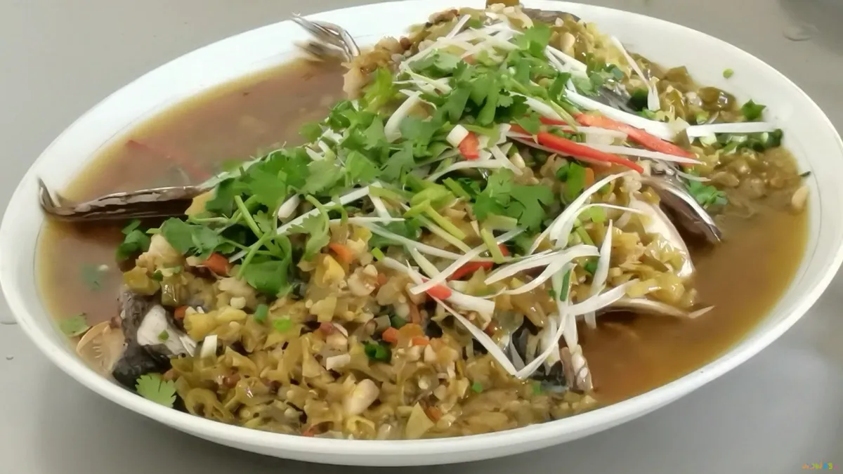 剁椒鱼头的家常做法_鱼头的做法剁椒鱼头的做法_鱼头剁椒鱼头