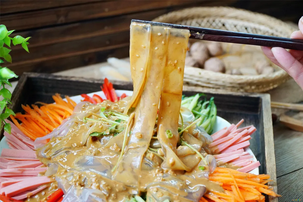 怎么做黄瓜拌拉皮_黄瓜拉皮怎么凉拌好吃_黄瓜拉皮家常凉菜做法大全