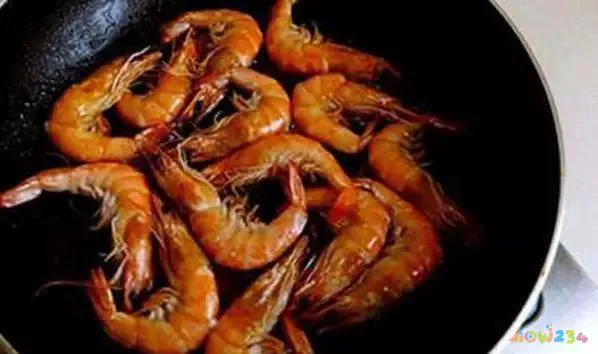 家常干锅虾的做法_干锅香辣虾的家常做法_家常干锅虾鸡爪的做法