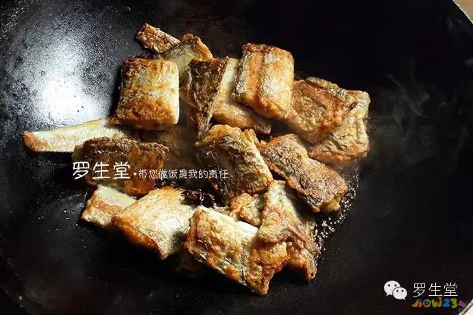 家常刀鱼_清炖刀鱼的家常做法_茼蒿烧刀鱼家常做法