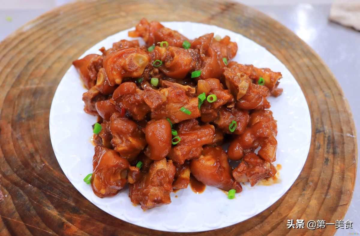 家庭酱猪蹄的做法_家庭版的酱猪蹄儿怎么做_酱猪蹄的家常做法