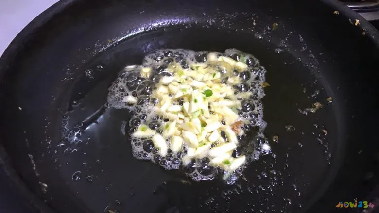 凉拌海米芹菜木耳的做法大全家常_木耳凉拌做法大全家常_凉拌洋葱炒木耳的做法大全家常做法