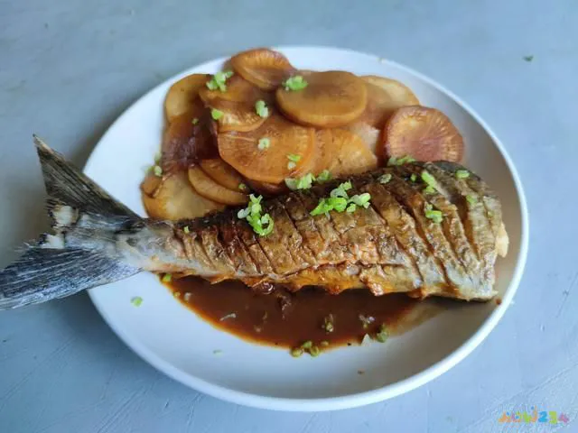 鱼杂炖豆腐的做法_鱼炖茄子的家常做法_家常炖海杂鱼