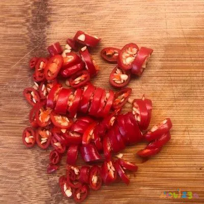 凉拌韭菜的做法大全家常（冬日美味烹饪指南）(5)