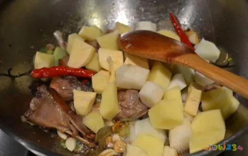 盐菜回锅肉的家常做法_中秋美食家常做法推荐_中秋家常菜