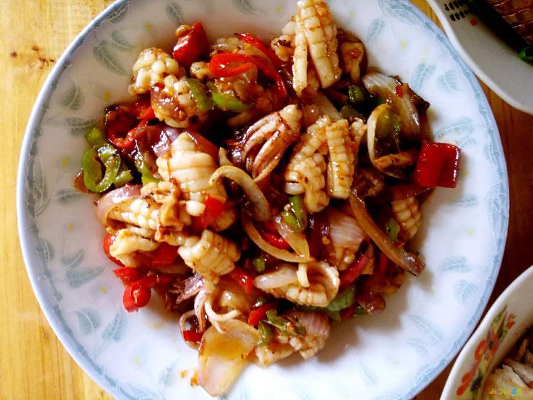 家常鱿鱼炒韭菜的做法_鱿鱼炒韭菜的做法_鱿鱼炒韭菜的做法大全窍门