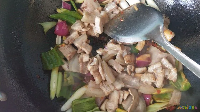 四川牙菜梅菜扣肉的家常做法_推荐几个家常菜_清汤全家福菜家常做法