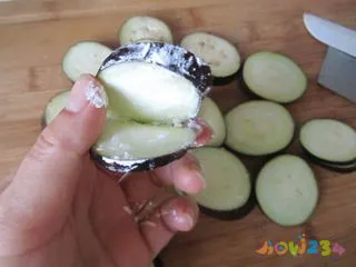 香煎茄盒的做法步骤3
