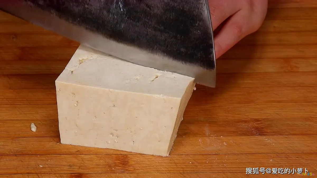 草鱼炖豆腐的家常做法_炖豆腐家常做法草鱼窍门_豆腐炖草鱼的做法视频