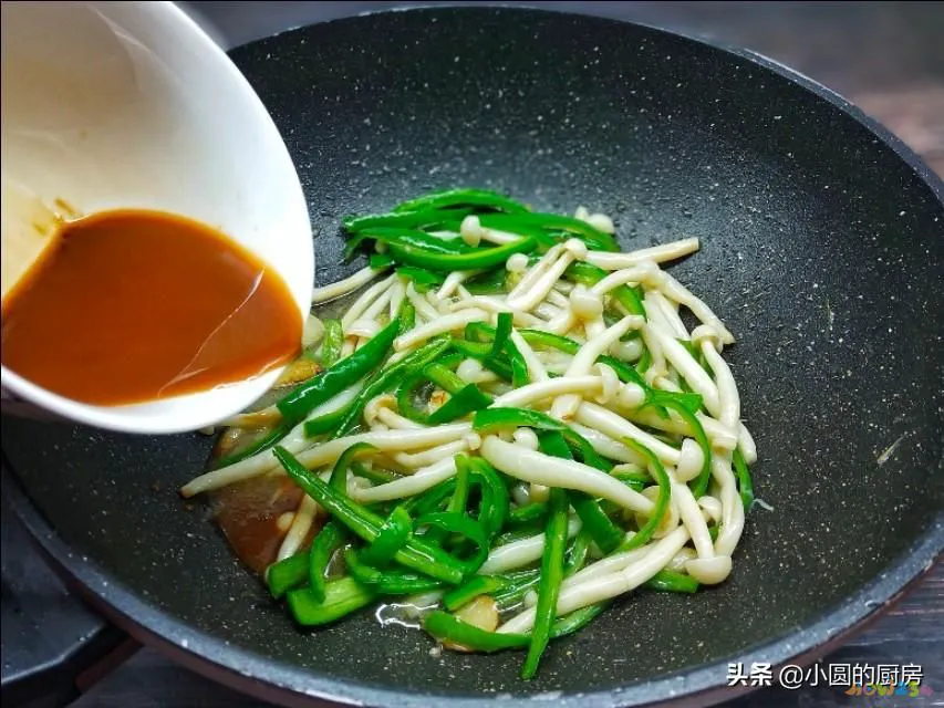 神农白雪菇的做法_白雪菇的家常做法_肉炒白玉菇的家常做法