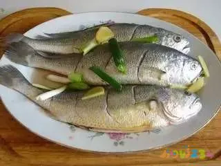 清蒸黄花鱼的家常做法_红烧黄花鱼的家常做法_速冻黄花鱼的家常做法